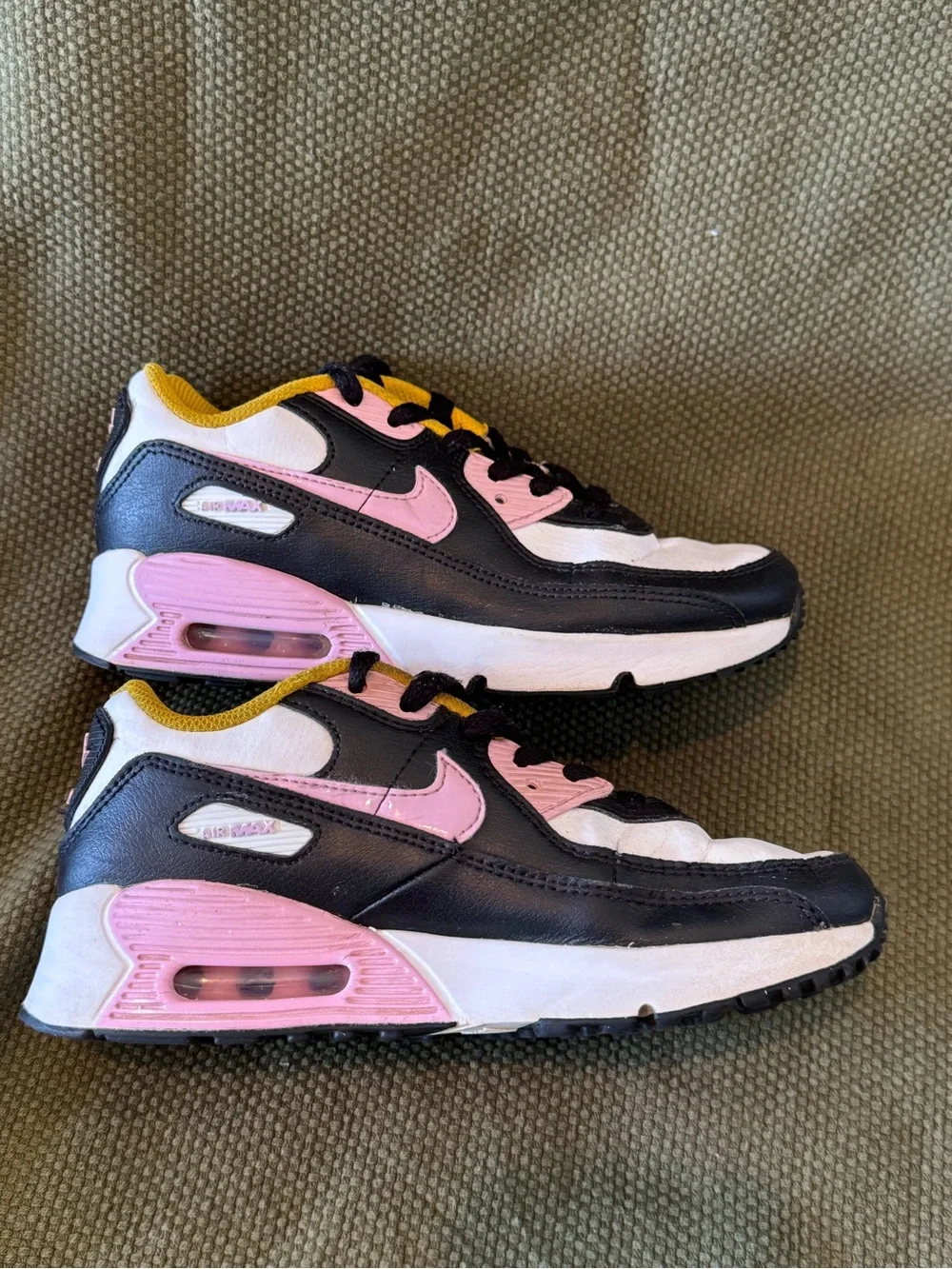 Nike Air Max 90 Leather GS ‘Black Light Arctic Pink’ Sneakers